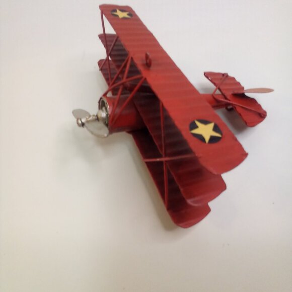 Vintage World War 1 Tri-Plane Airplane Metal Red Decor Model 6" x 6" - Picture 4 of 13